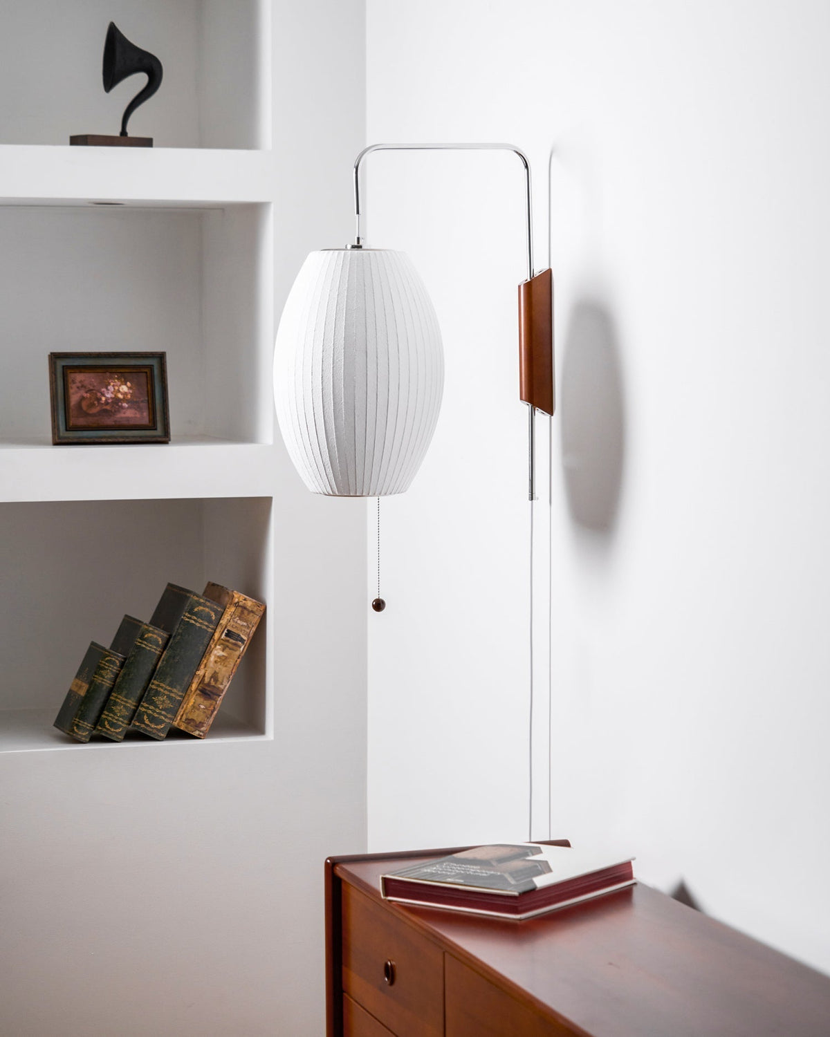 Aldinira wandlamp walnoot bal