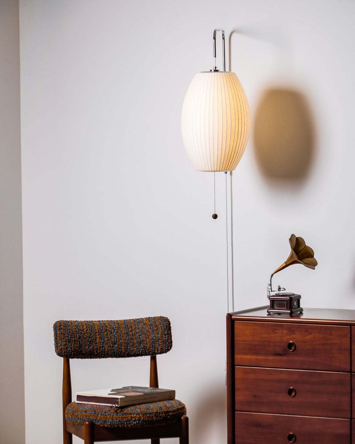 Aldinira wandlamp walnoot bal