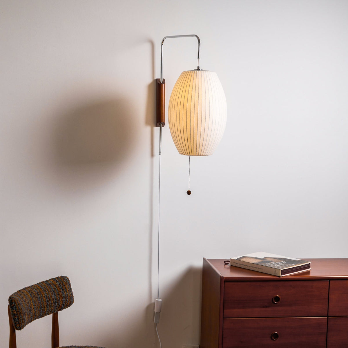 Aldinira wandlamp walnoot bal