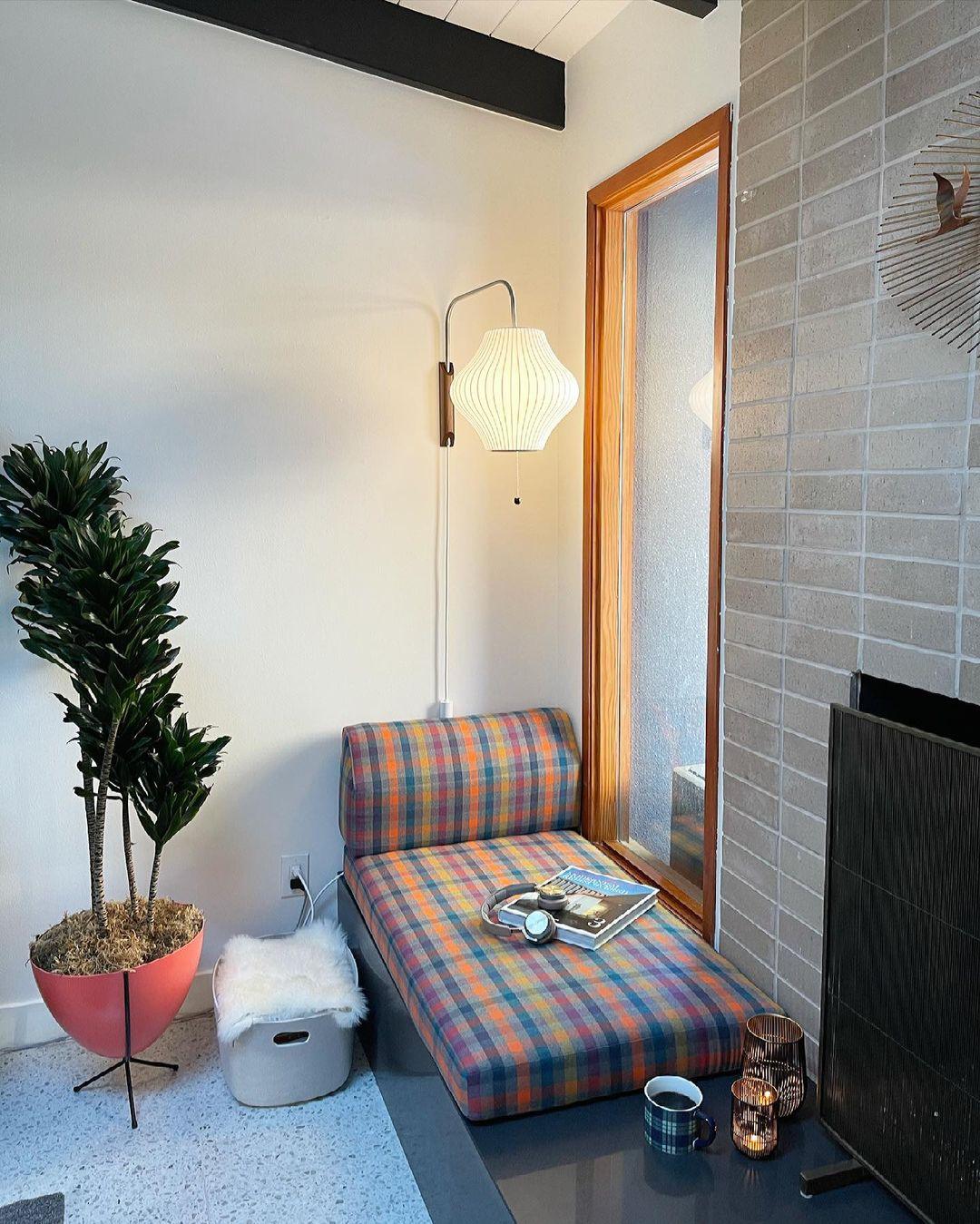 Aldinira wandlamp walnoot bal