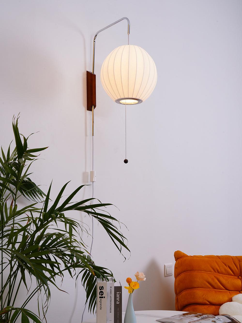 Aldinira wandlamp walnoot bal