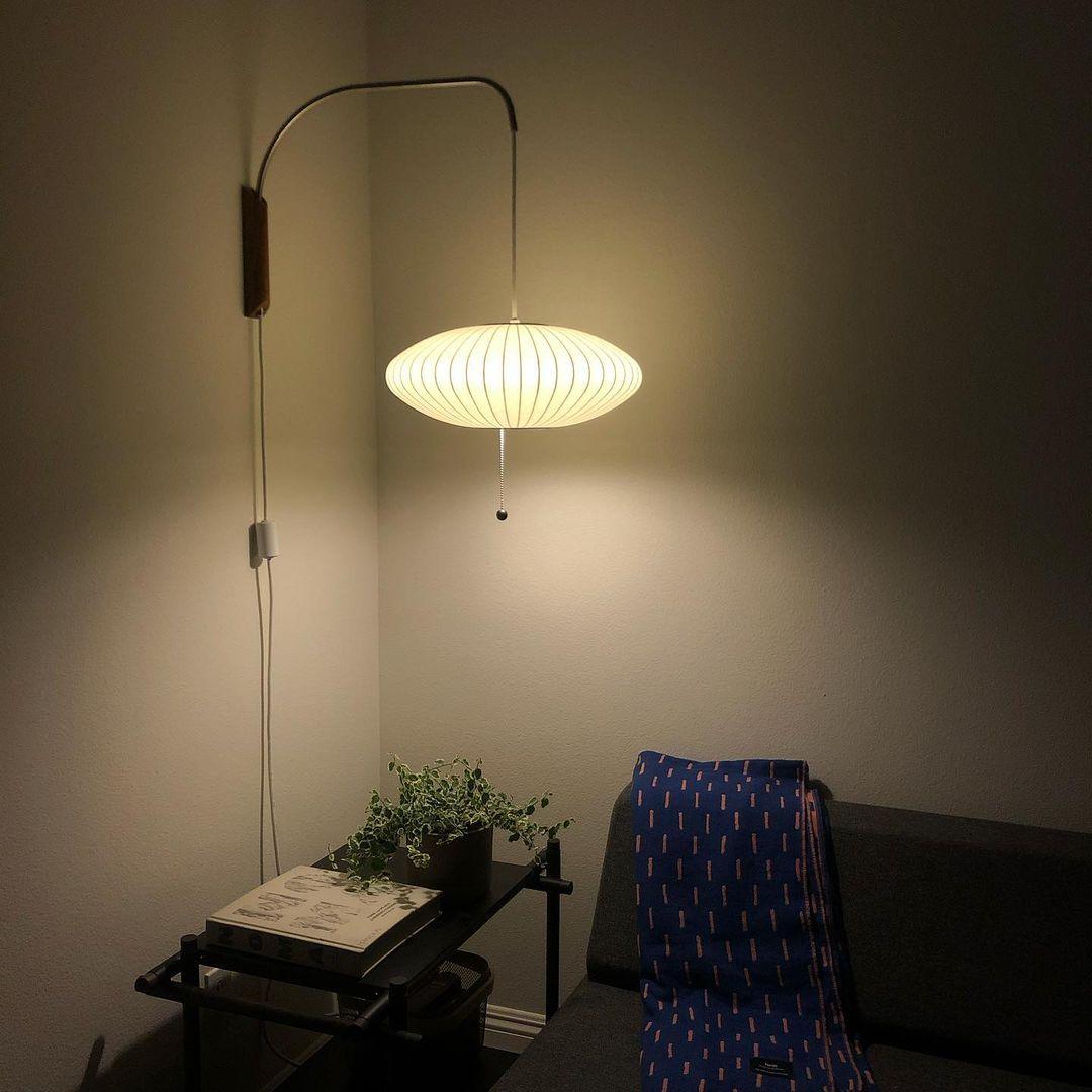 Aldinira wandlamp walnoot bal