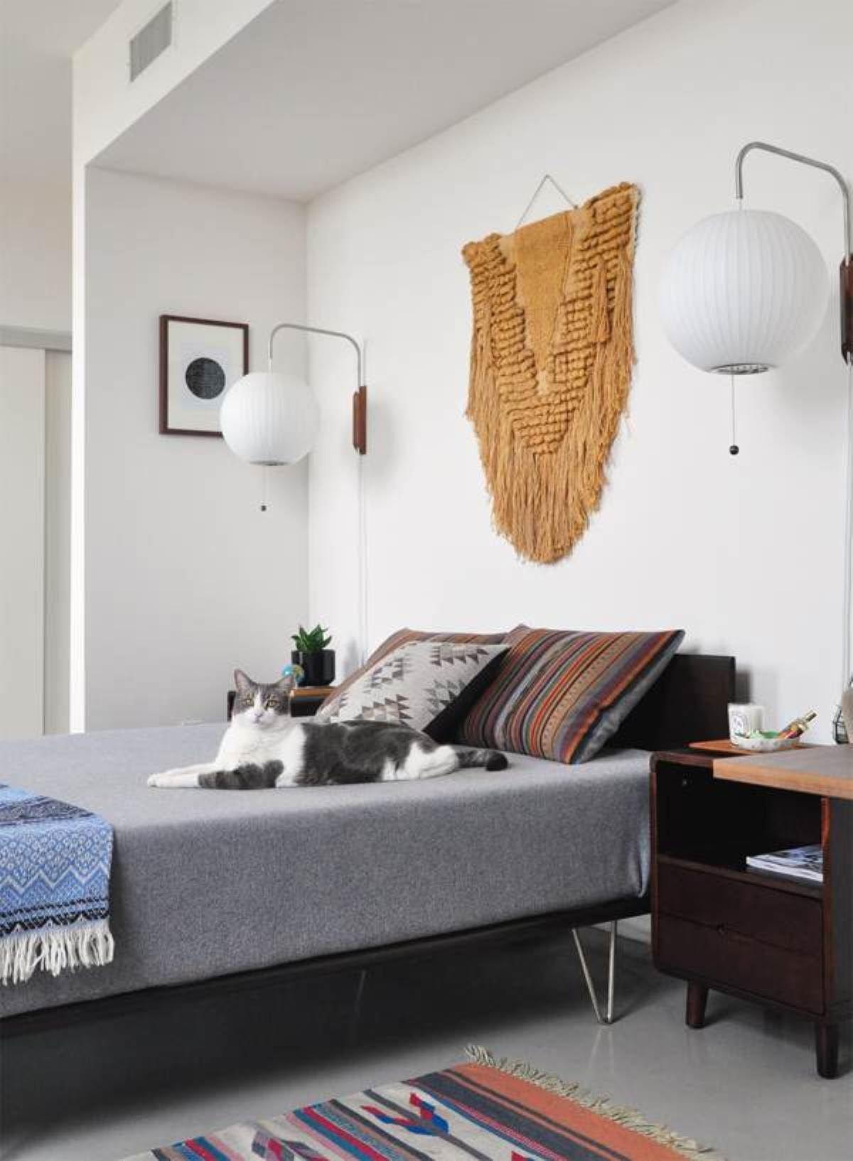 Aldinira wandlamp walnoot bal