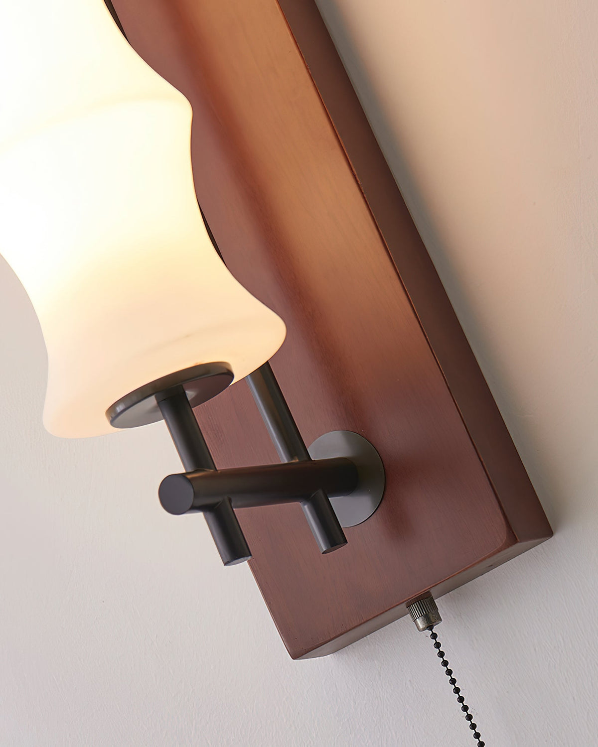 Eireelia wandlamp met golfpatroon in glas