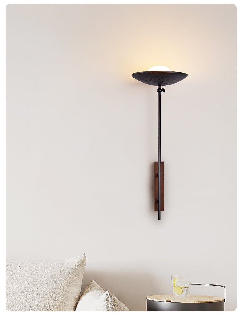 Fawn Sunflower Moderne wandlamp van zwart travertin en walnoot