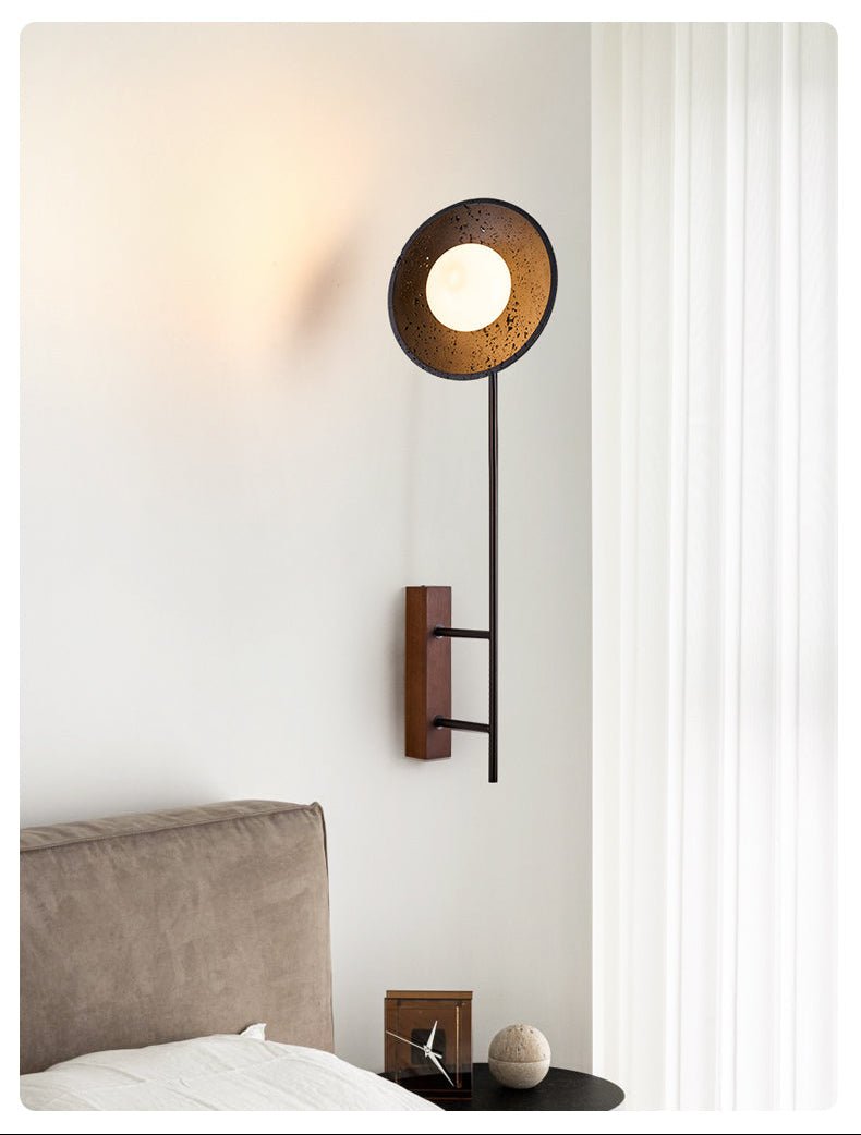 Fawn Sunflower Moderne wandlamp van zwart travertin en walnoot