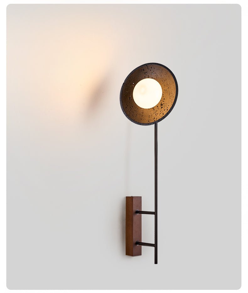 Fawn Sunflower Moderne wandlamp van zwart travertin en walnoot