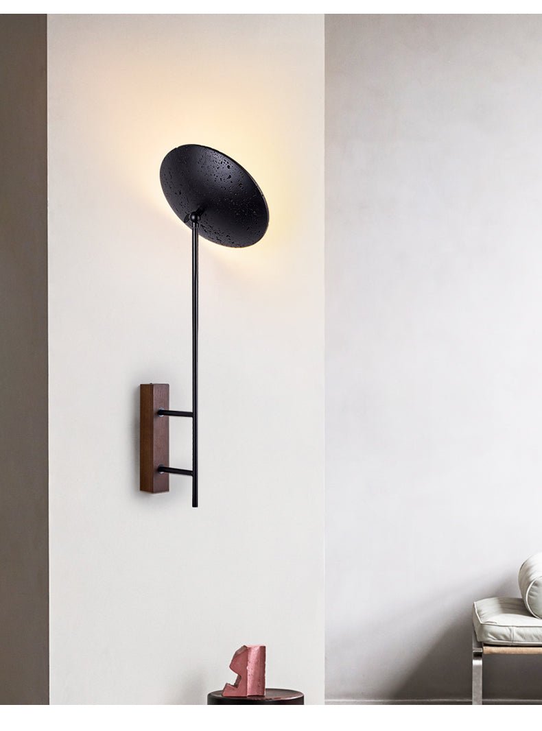 Fawn Sunflower Moderne wandlamp van zwart travertin en walnoot