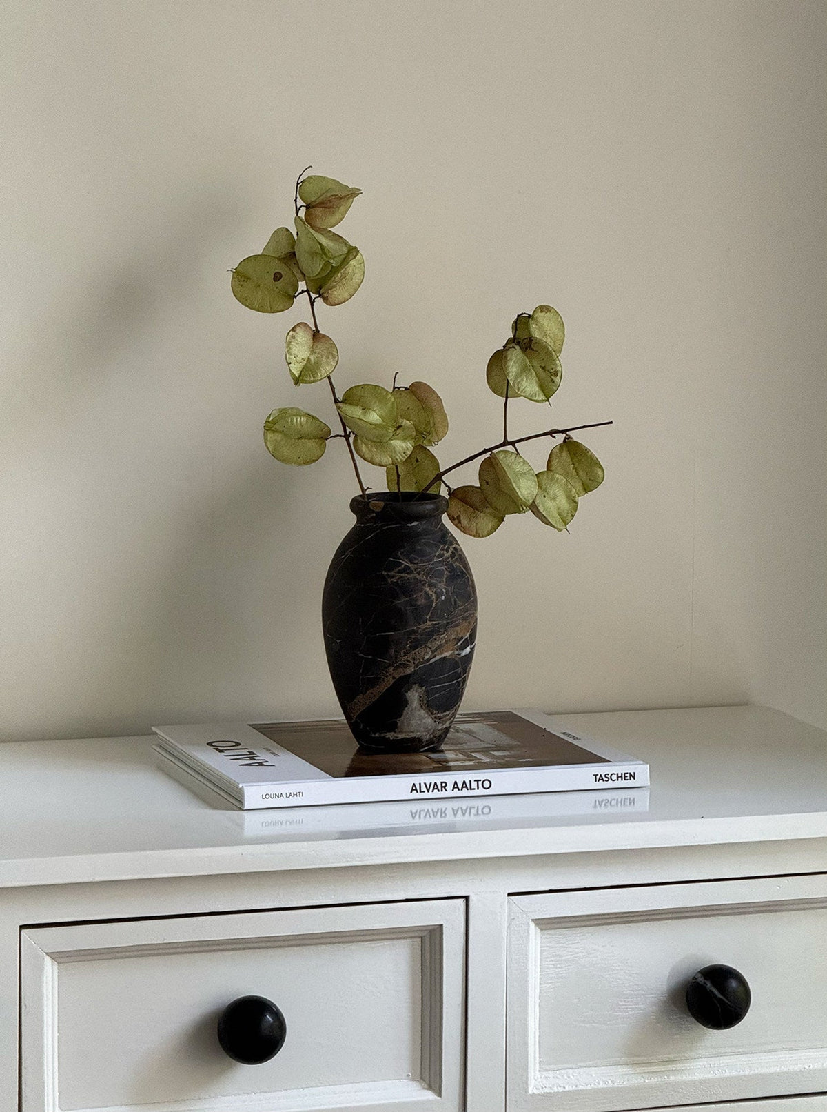 Noir Vein Stone Vase