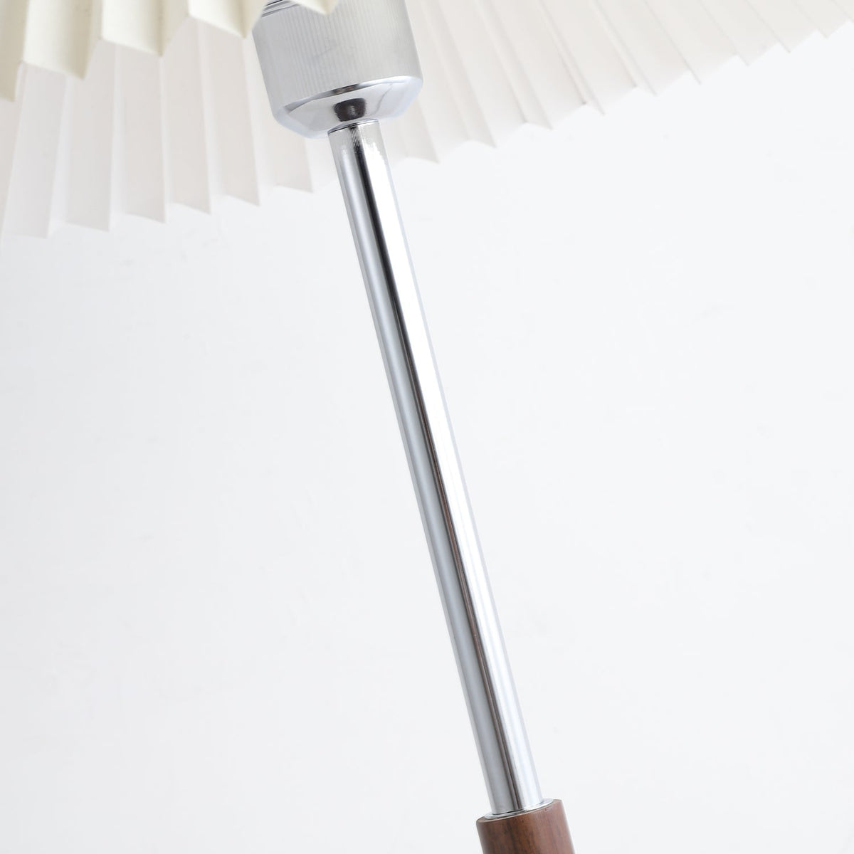 Syliriella moderne tafellamp van hout