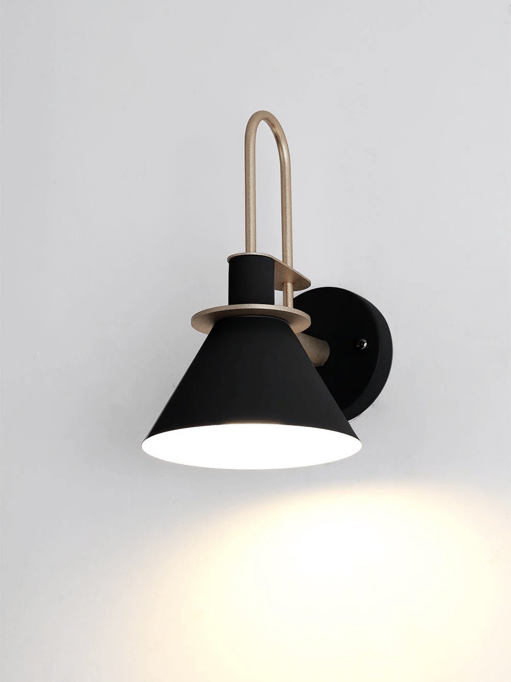 Solerine wandlamp zwart goud minimalistisch