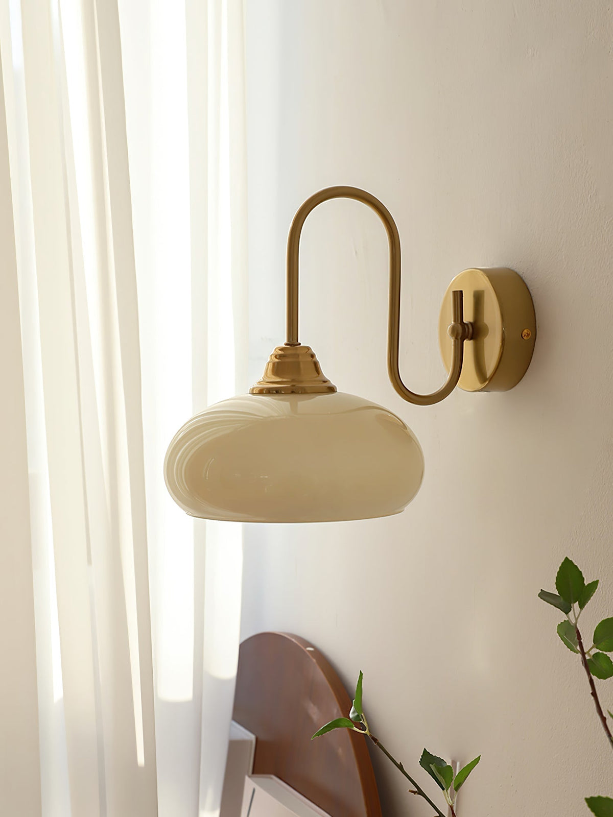 Ophaan wandlamp