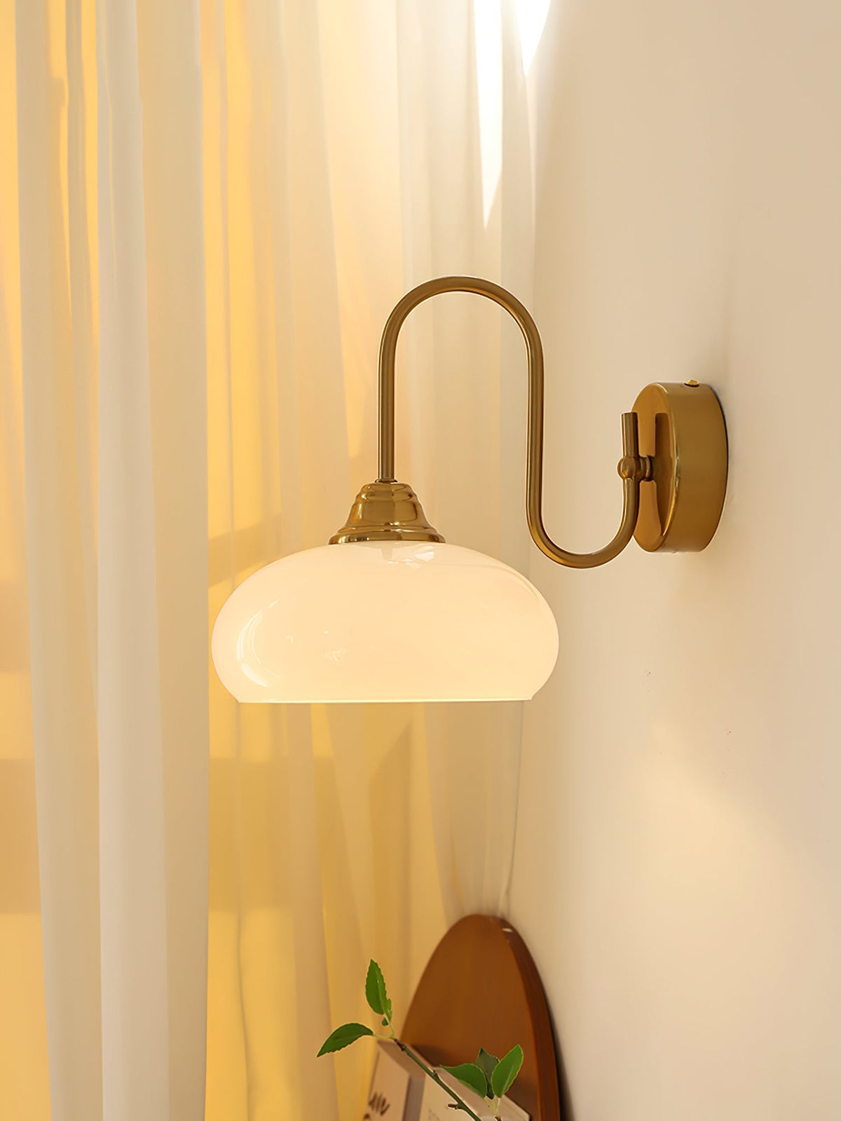 Ophaan wandlamp
