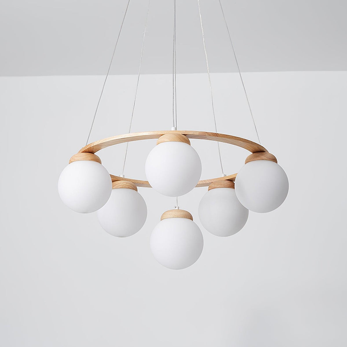 Aelion Kroonluchter van glas Houten Ring Opalglas bollen