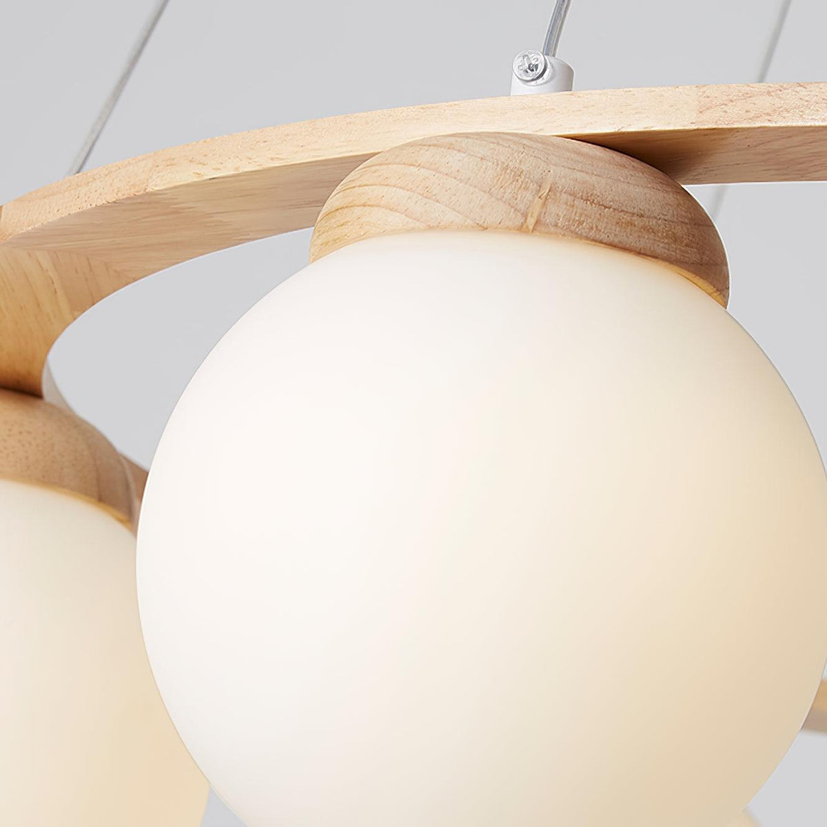 Aelion Kroonluchter van glas Houten Ring Opalglas bollen