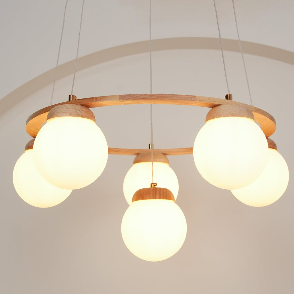 Aelion Kroonluchter van glas Houten Ring Opalglas bollen