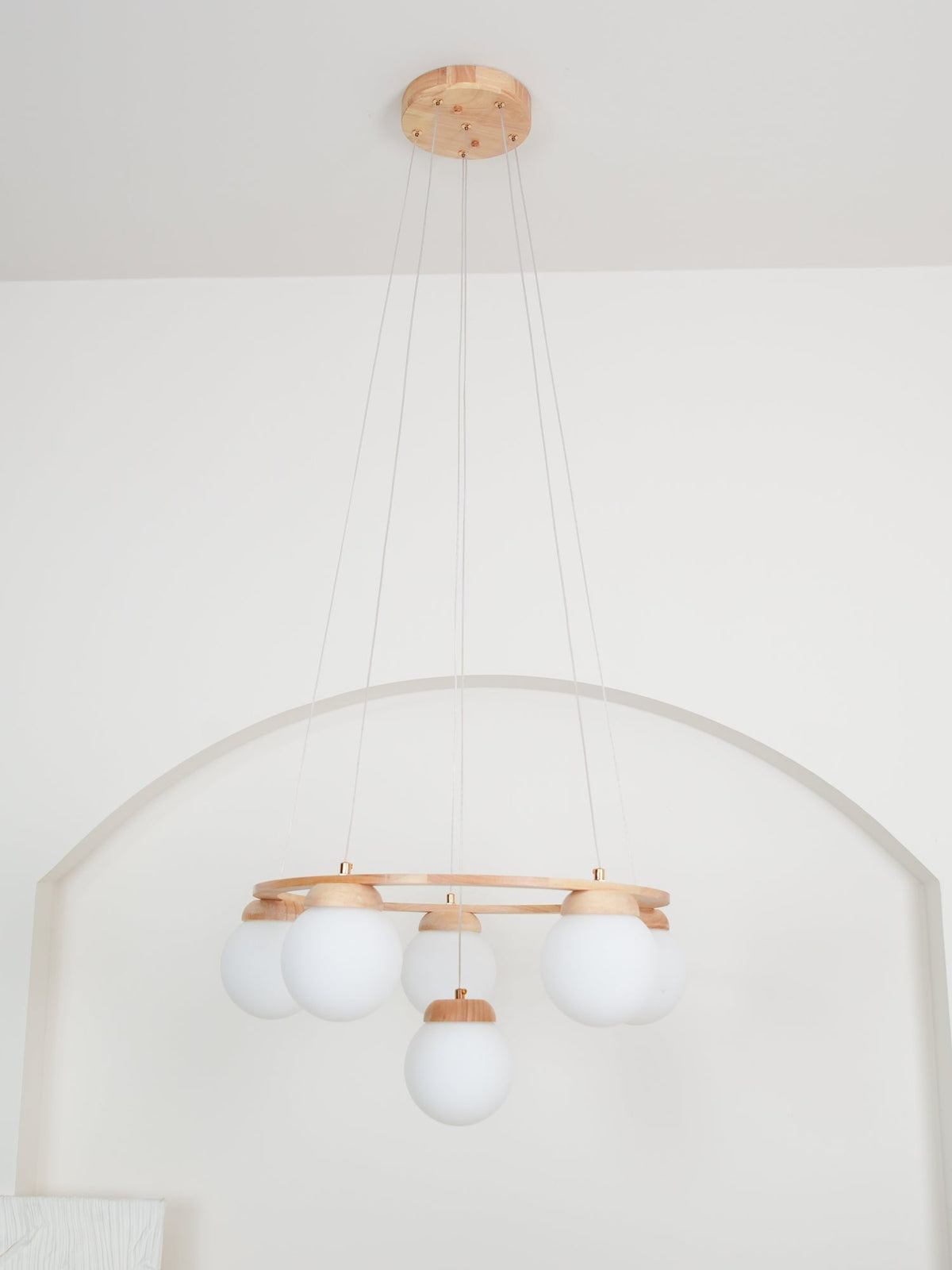 Aelion Kroonluchter van glas Houten Ring Opalglas bollen