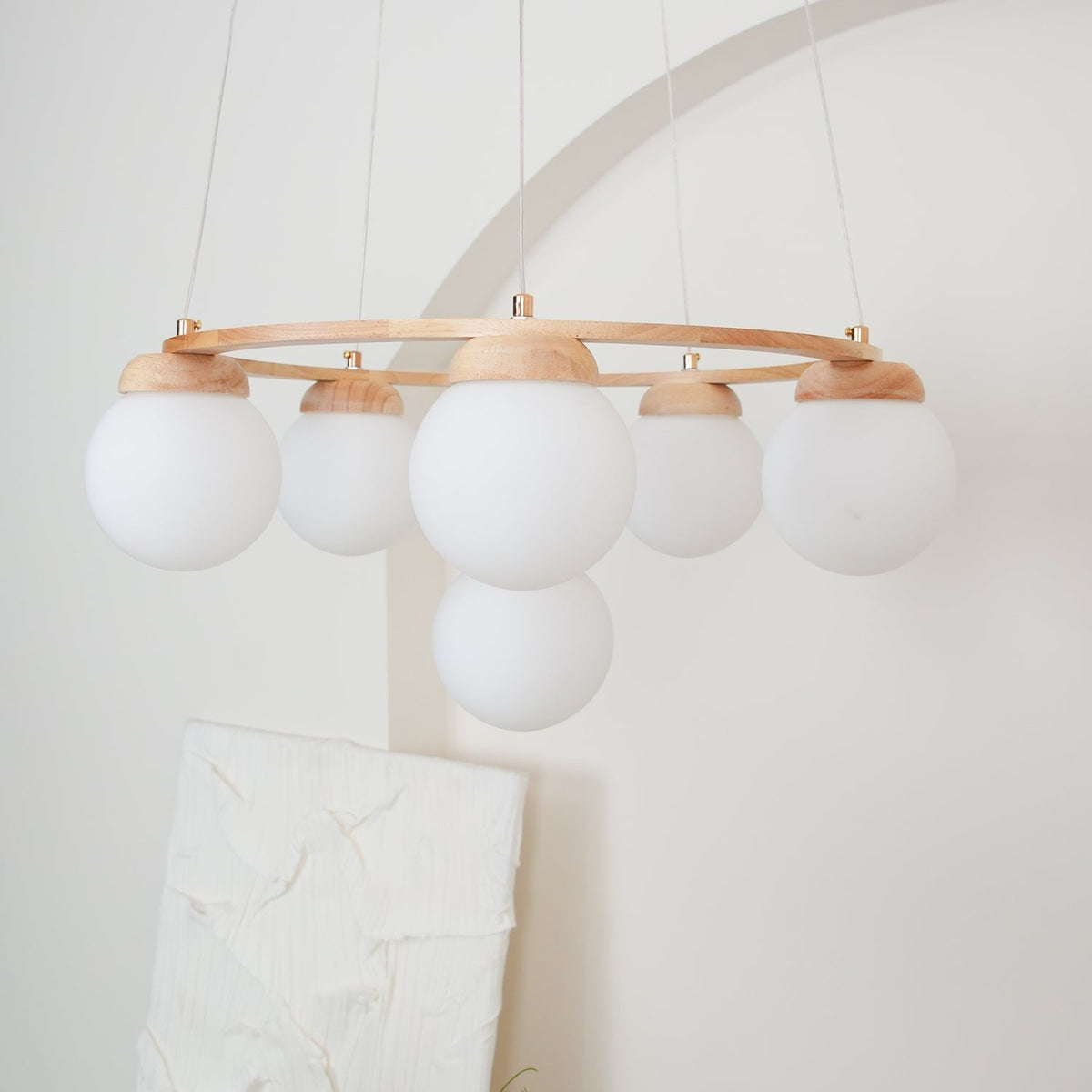 Aelion Kroonluchter van glas Houten Ring Opalglas bollen