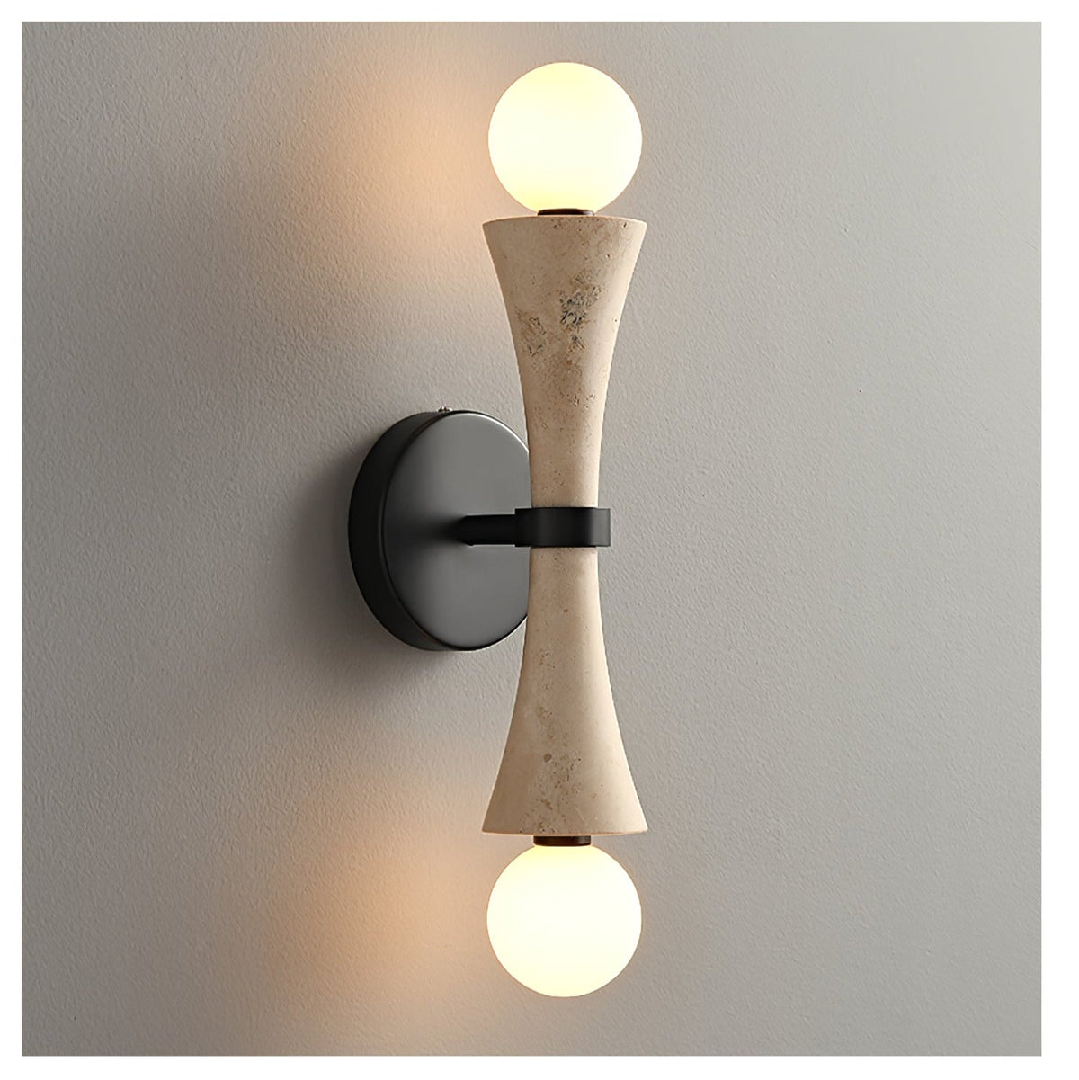 Oloriel sculpturale wandlamp van geel travertin