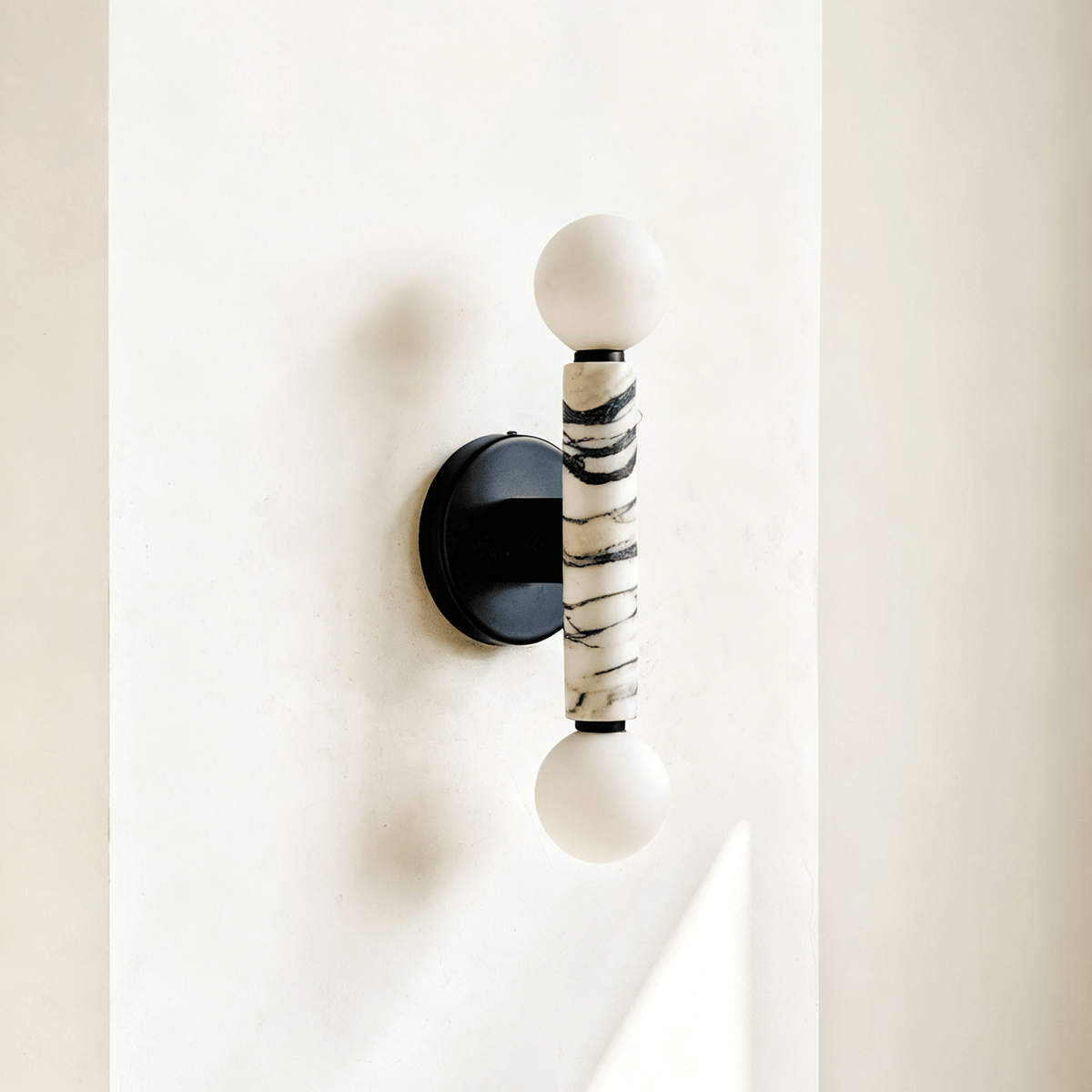 Oreleaine Orb wandlamp