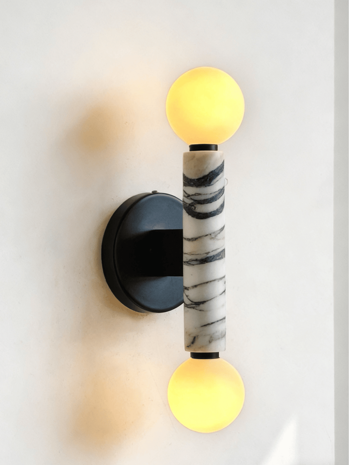 Oreleaine Orb wandlamp