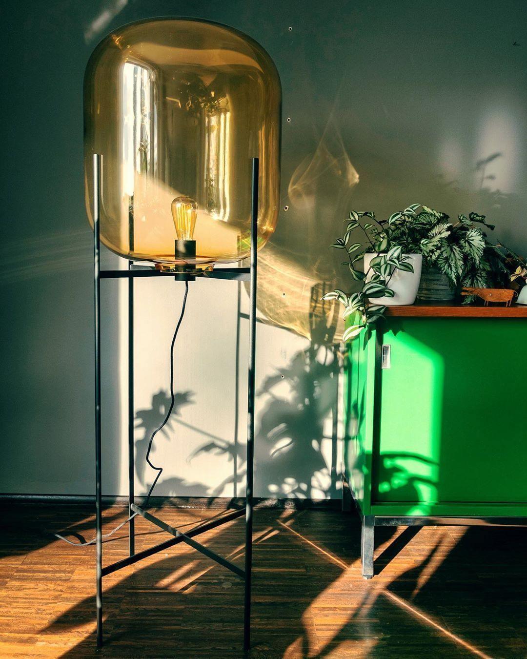 Liorivelia industriële vloerlamp van glas