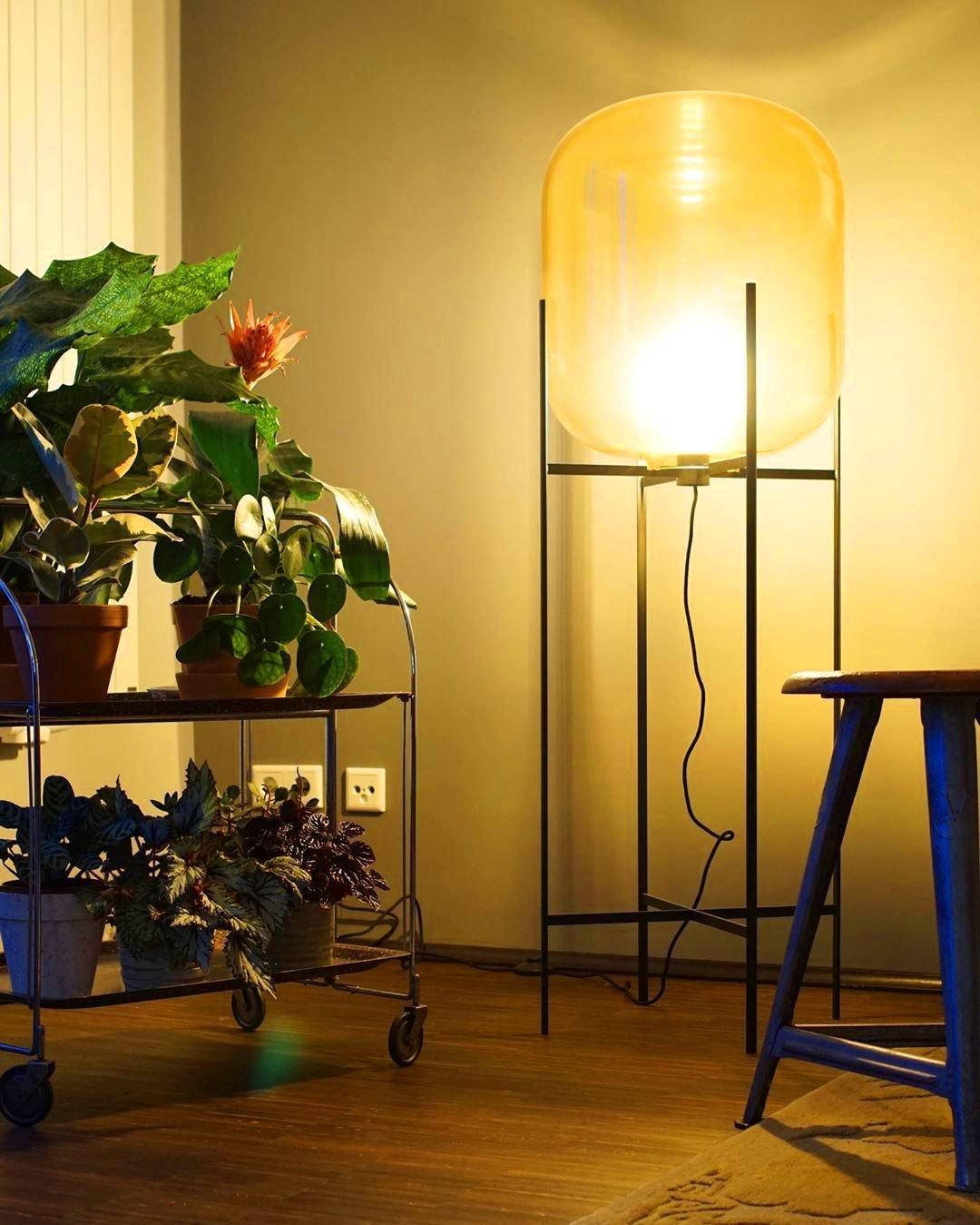 Liorivelia industriële vloerlamp van glas
