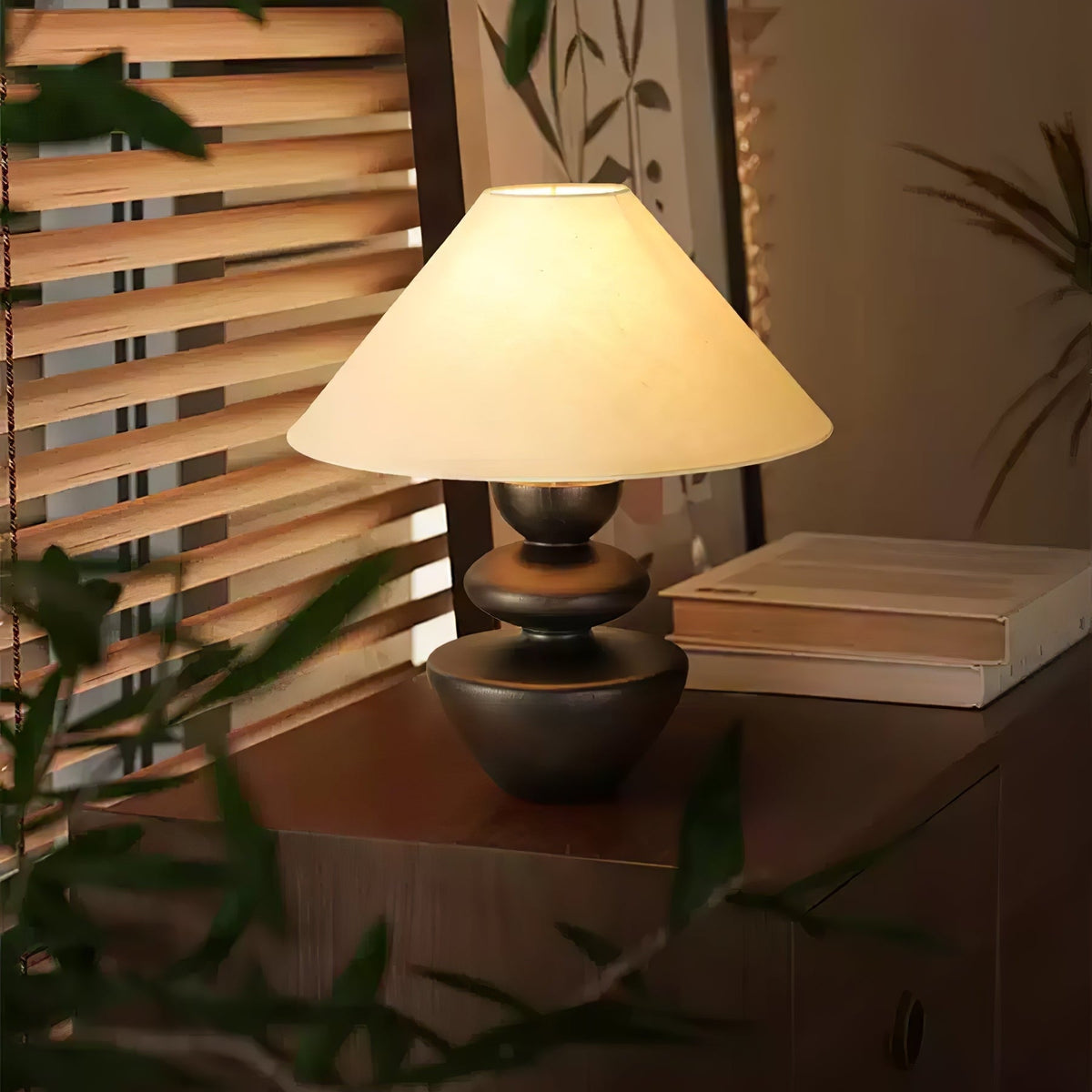 Joanne Vintage tafellamp van donker walnoot hout