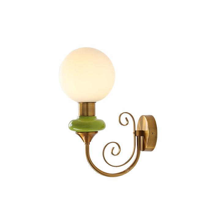 Teriearia wandlamp goudkleurige afwerking met groene accenten