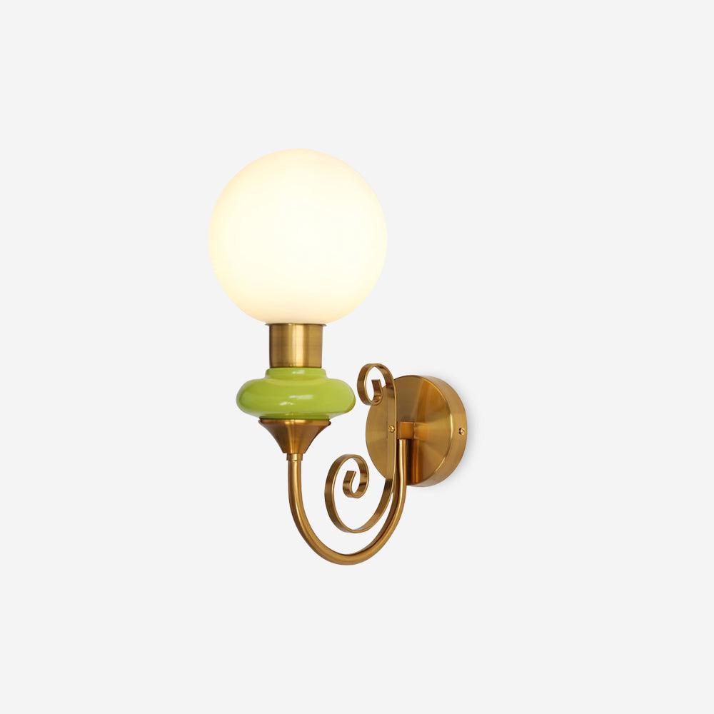 Teriearia wandlamp goudkleurige afwerking met groene accenten