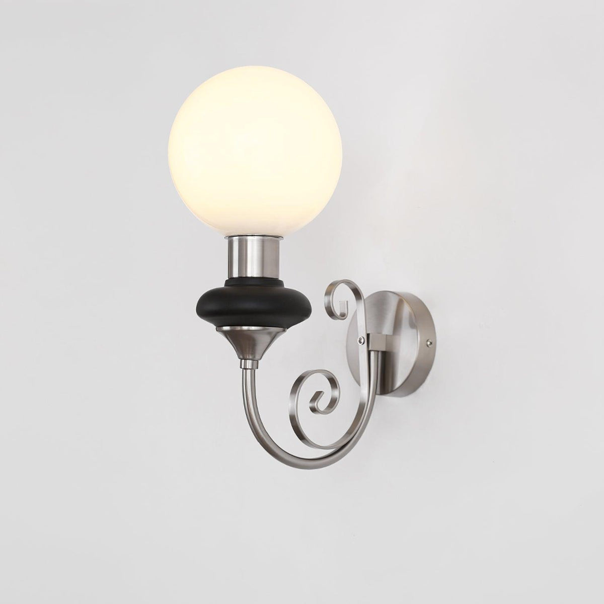 Teriearia wandlamp goudkleurige afwerking met groene accenten
