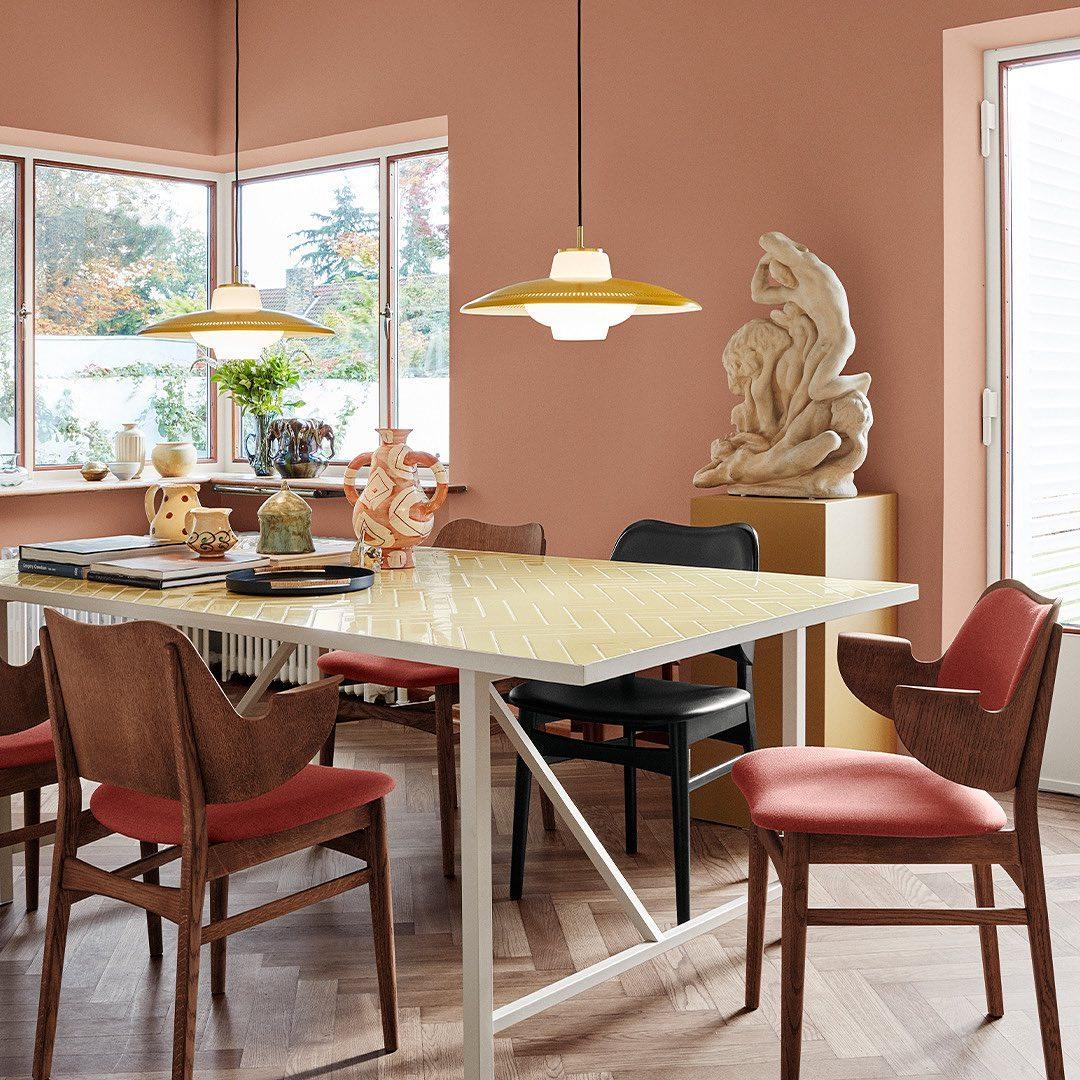 Evelo hanglamp van glas met opalglas en brede kap in klassieke stijl