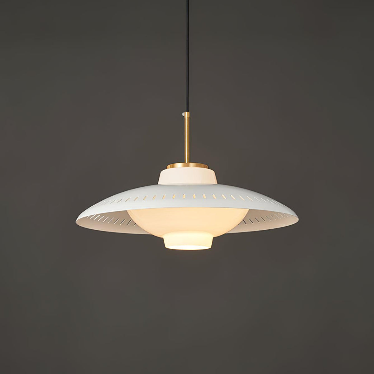 Evelo hanglamp van glas met opalglas en brede kap in klassieke stijl