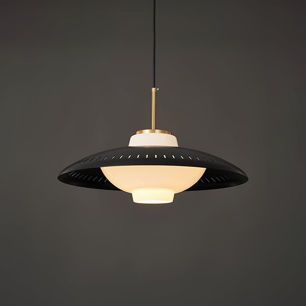 Evelo hanglamp van glas met opalglas en brede kap in klassieke stijl