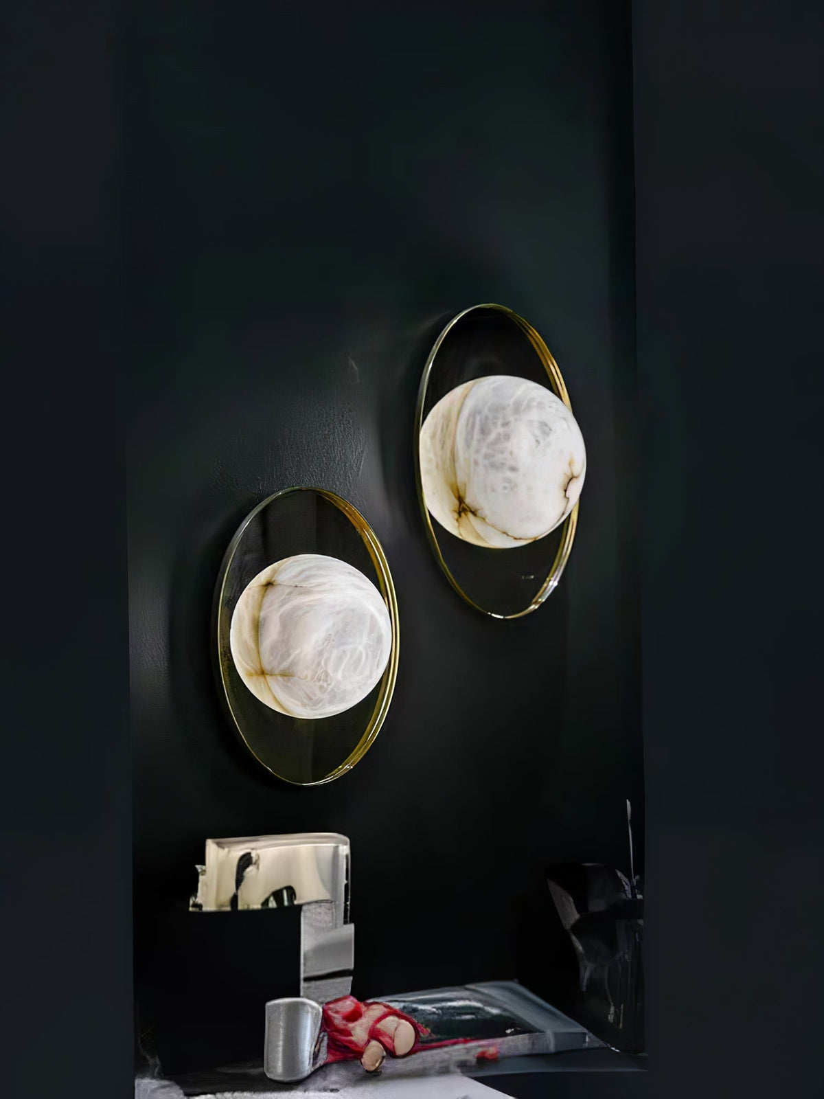 Nivereria Moderne wandlamp van albast met goudkleurige afwerking
