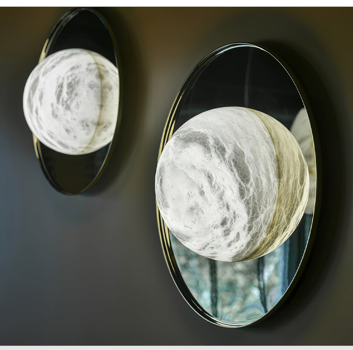 Nivereria Moderne wandlamp van albast met goudkleurige afwerking