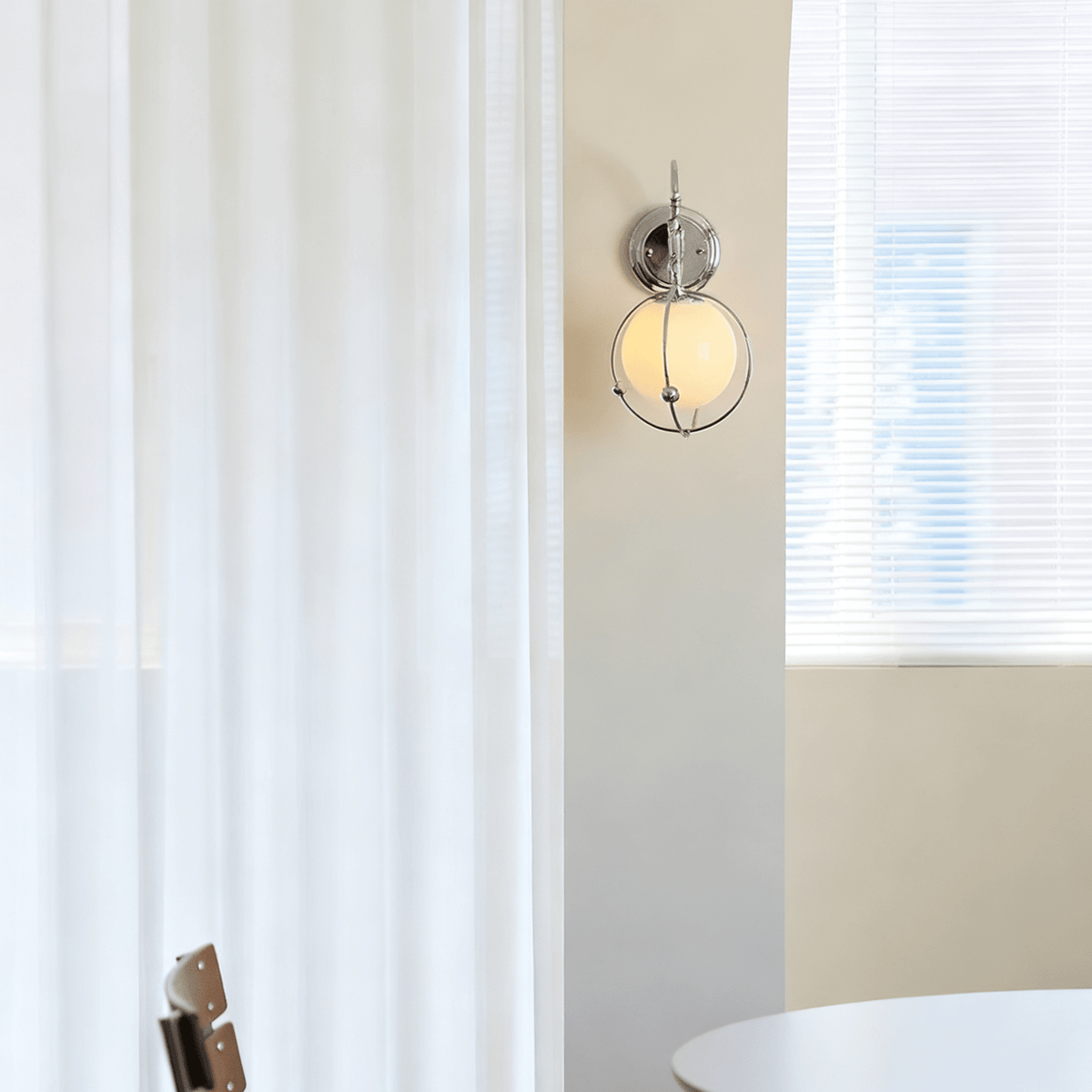 Veliselia Orb Cage wandlamp