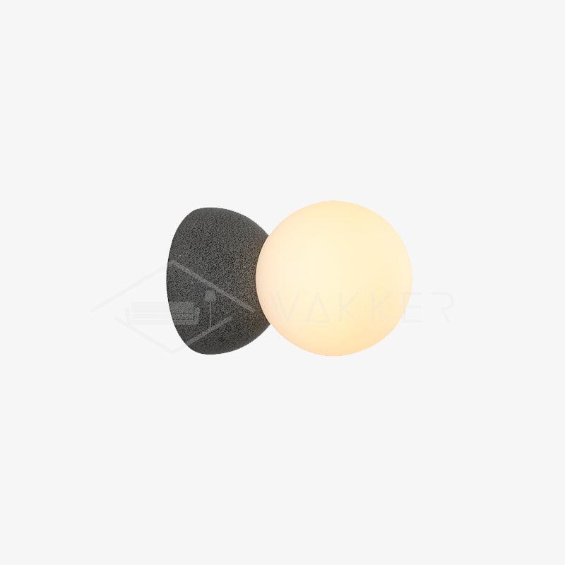 Eirinise wandlamp van beton en melkglas