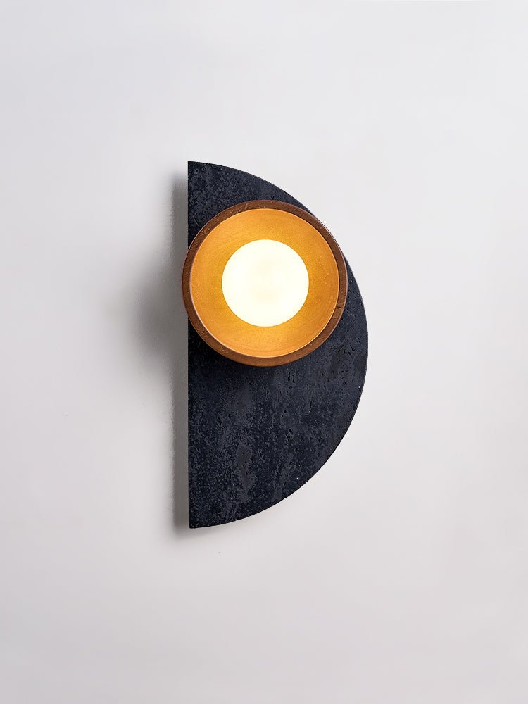 Luca wandlamp van walnoot en travertin