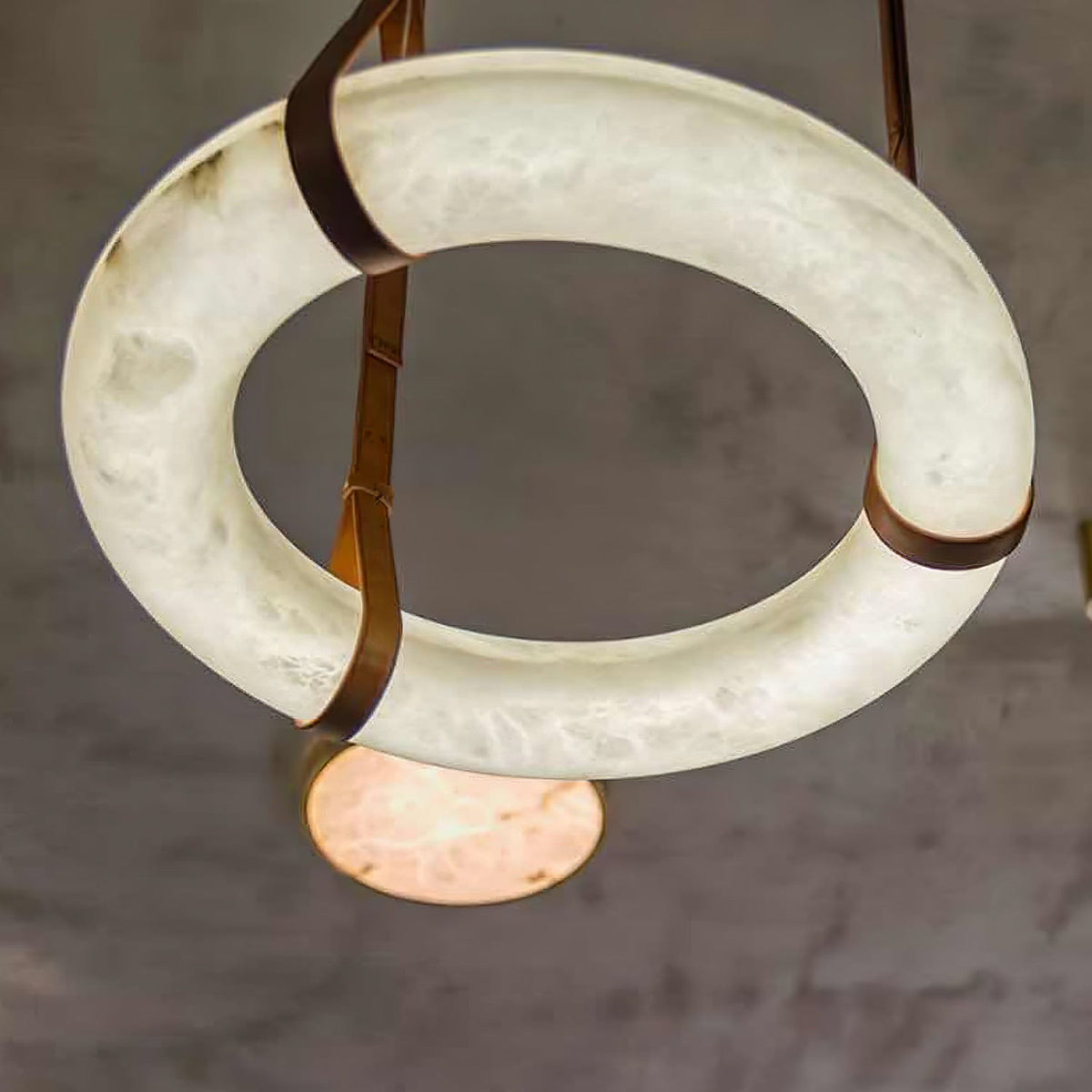 Lixor albasten kroonluchter Ring leren riem Versie A
