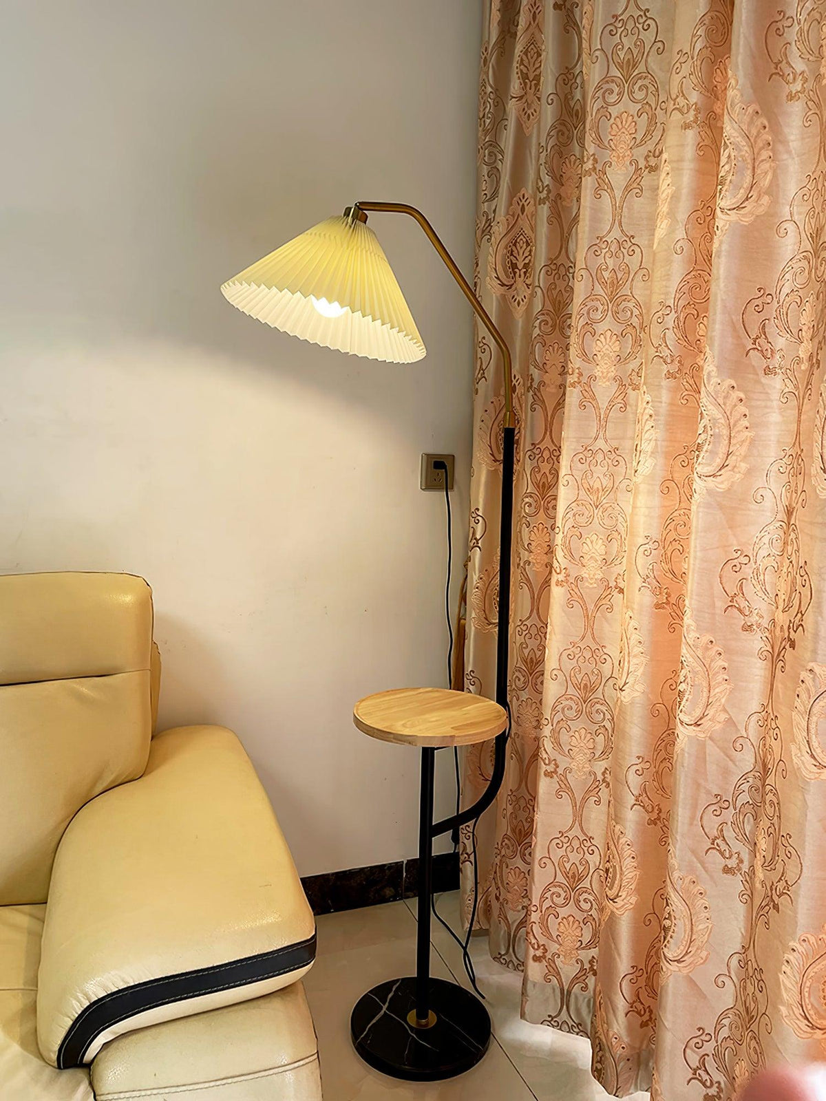 Nexc vloerlamp van marmer en hout