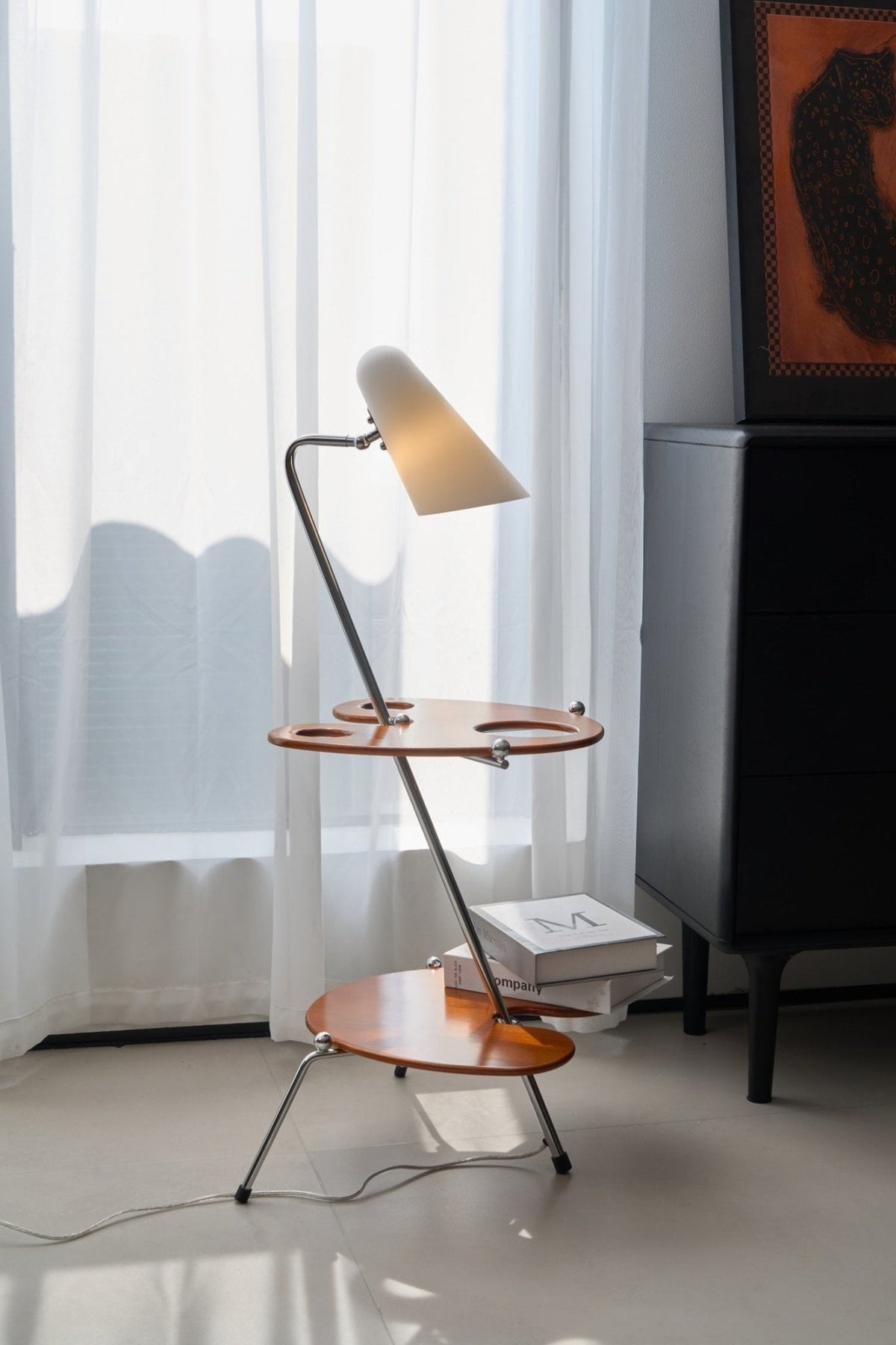 Vaughn Moderne vloerlamp van walnoothout en chrome