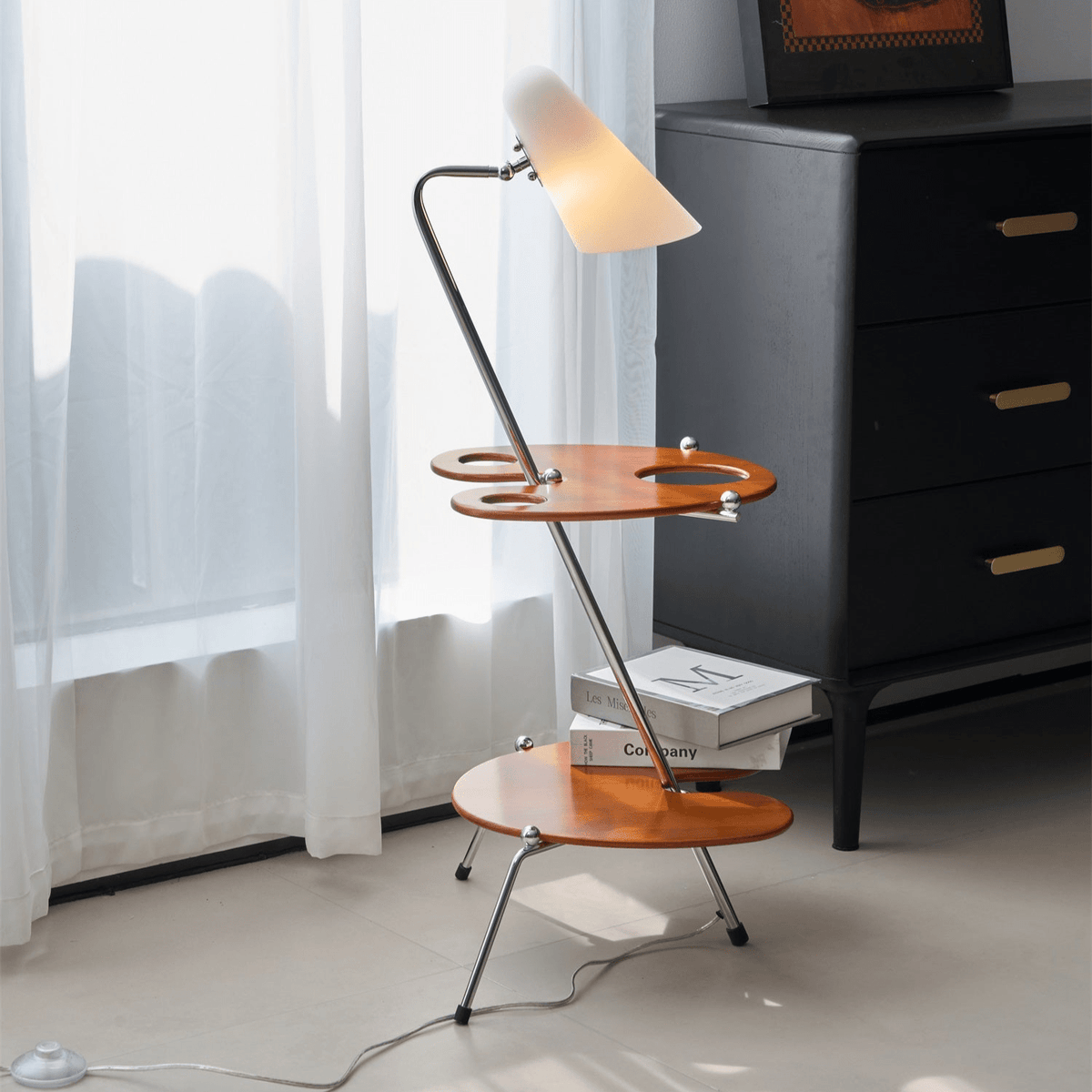 Vaughn Moderne vloerlamp van walnoothout en chrome