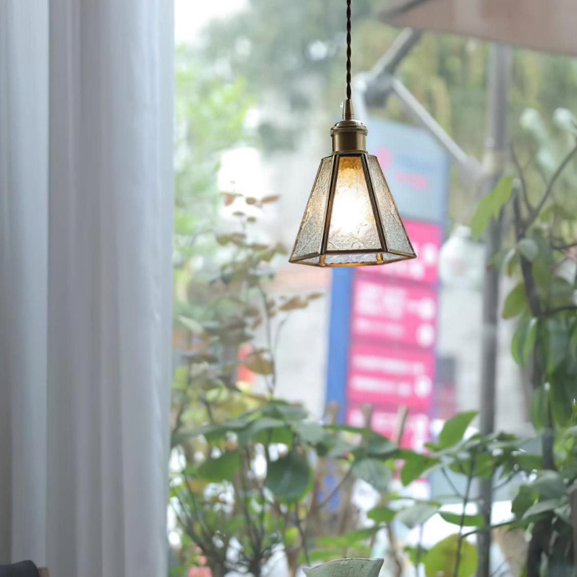 Arvane elegante hanglamp van messing en glas met gestructureerde kap
