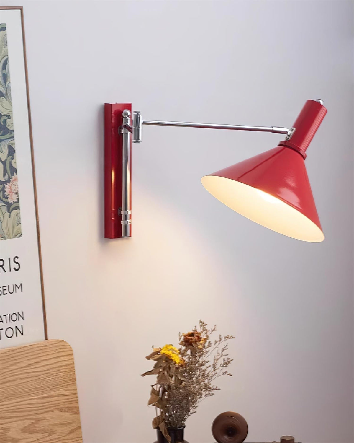 Peak wandlamp met verstelbare arm, rode lampenkap en leesverlichting