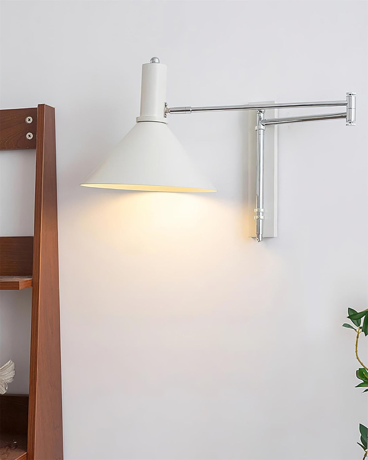 Peak wandlamp met verstelbare arm, rode lampenkap en leesverlichting