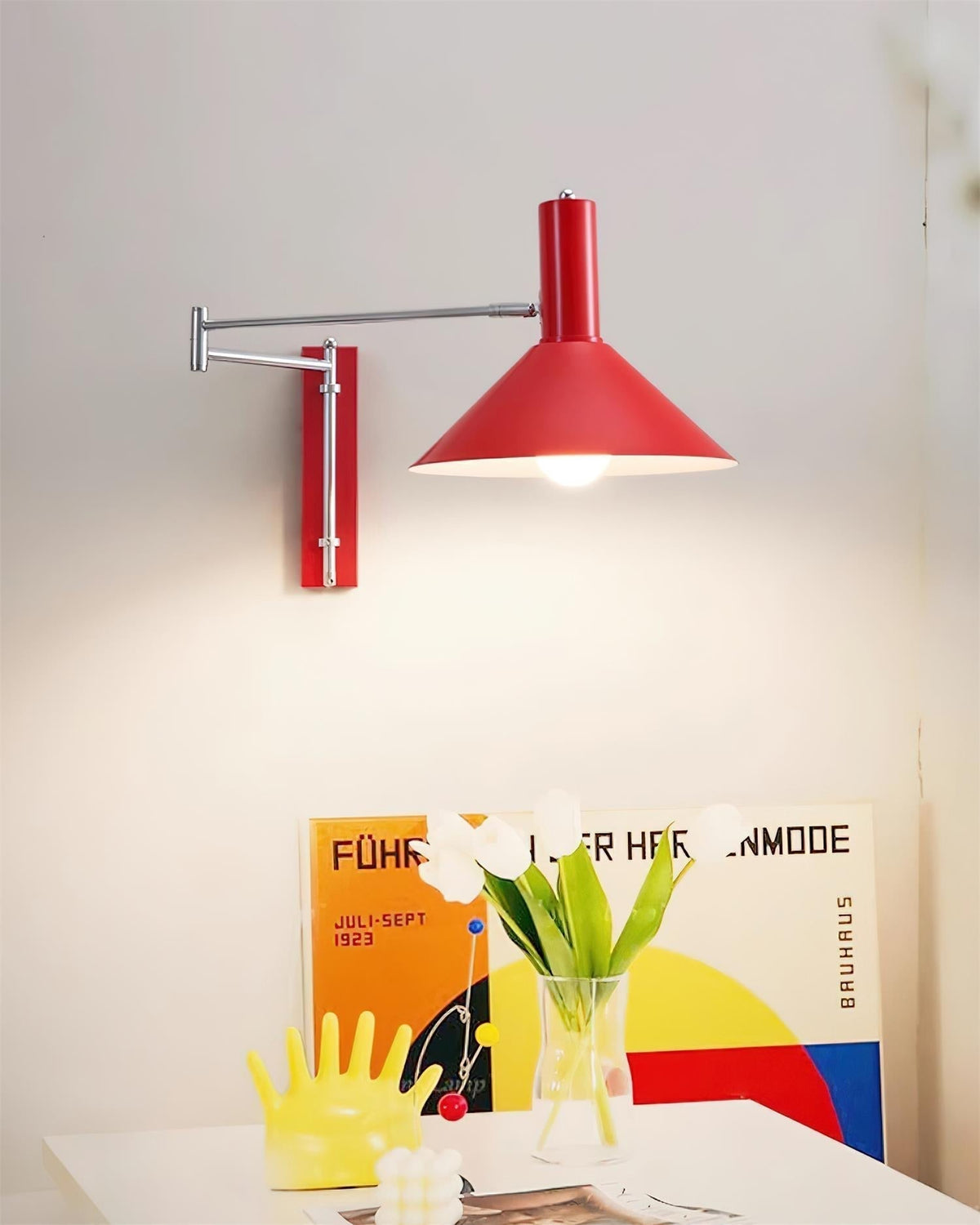 Peak wandlamp met verstelbare arm, rode lampenkap en leesverlichting