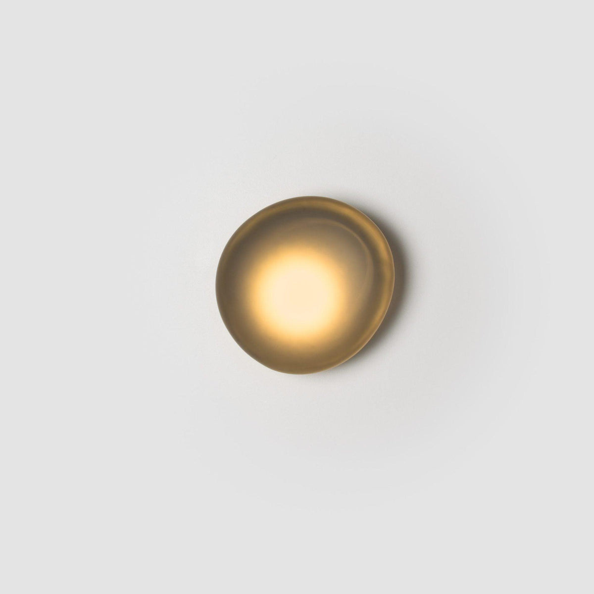 Eirinina wandlamp met bolvormig glas