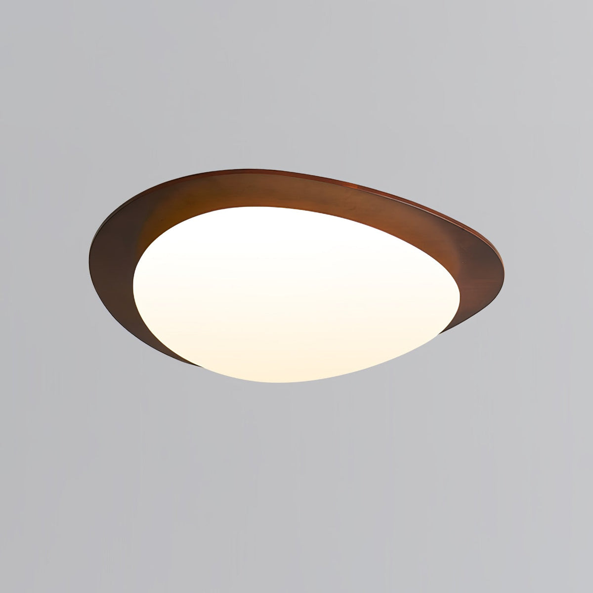 Evory plafondlamp in walnoothout met kiezelvormige-vorm