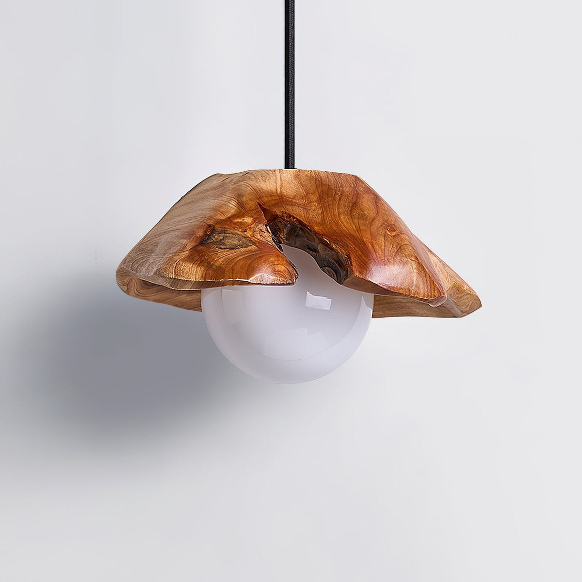 Rininora sculpturale plafondkap hanglamp van hout
